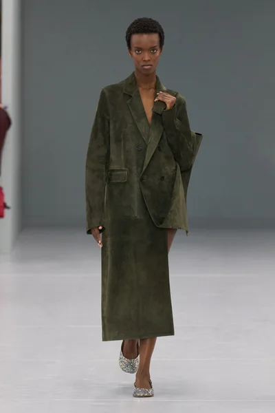 Look 12